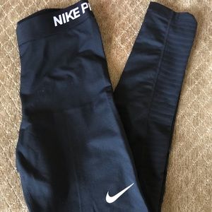 Black Nike leggings